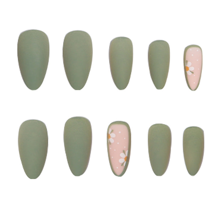 Kunstvolle Nagelspitzen mit Blumendesign Karnz