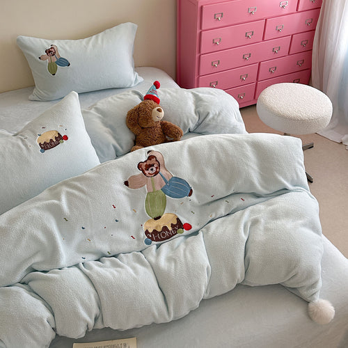 Kuschelige Kinder-Bettwäschegarnitur mit besticktem Teddymotiv