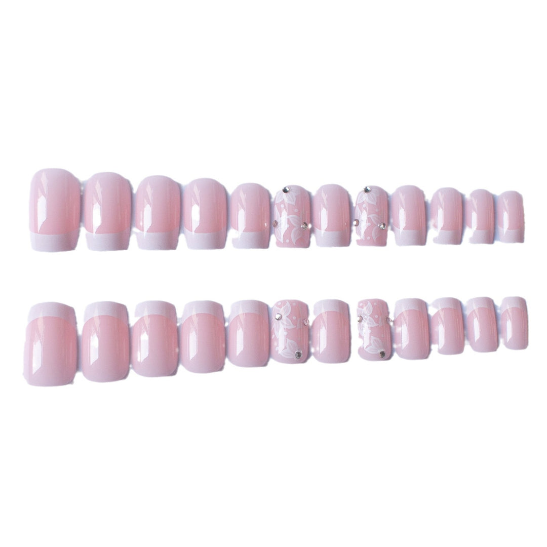 Elegantes florales Nagelkunstdesign