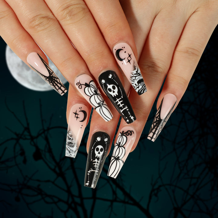 Kunstvolle Nagelverlängerungen mit kreativen Augen-Design Karnz