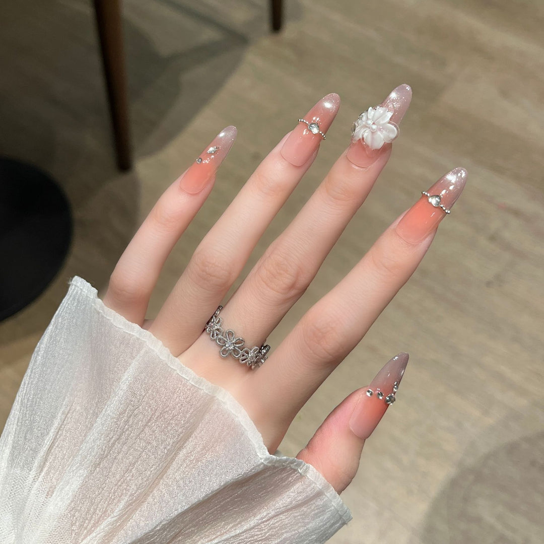 Elegante floral-verzierte Press-On Nagelkunst Karnz