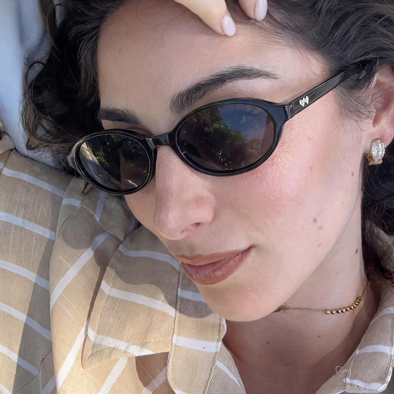 Damen modische Sonnenbrille mit ovalem Rahmen und UV-Schutz Karnz