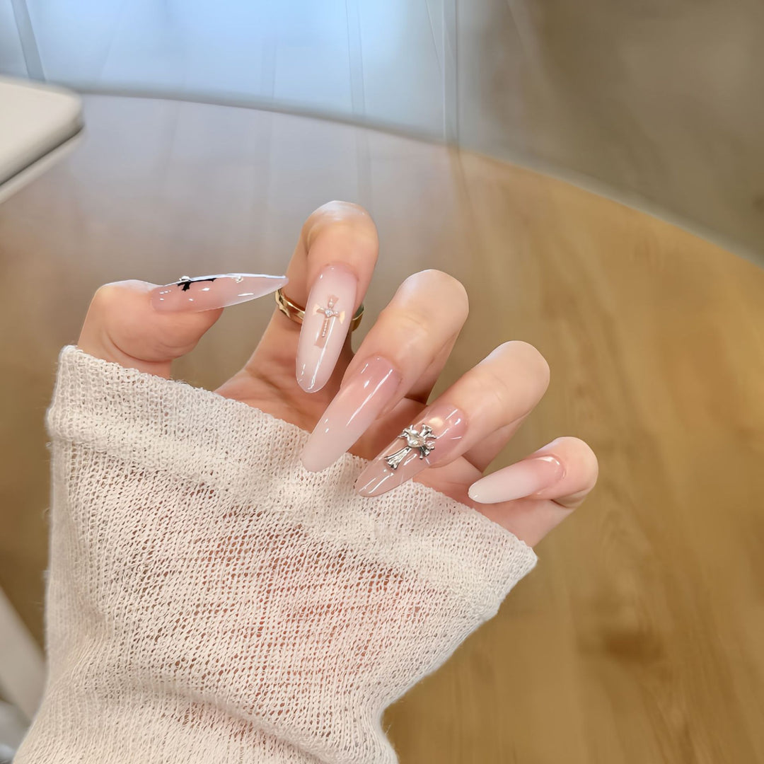 Elegante Kunstnägel mit Kreativen Designs Karnz