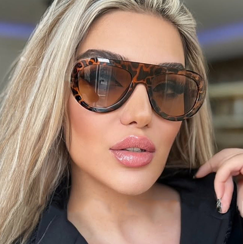 Damen modische oversized Sonnenbrille mit schützendem UV-Filter Karnz