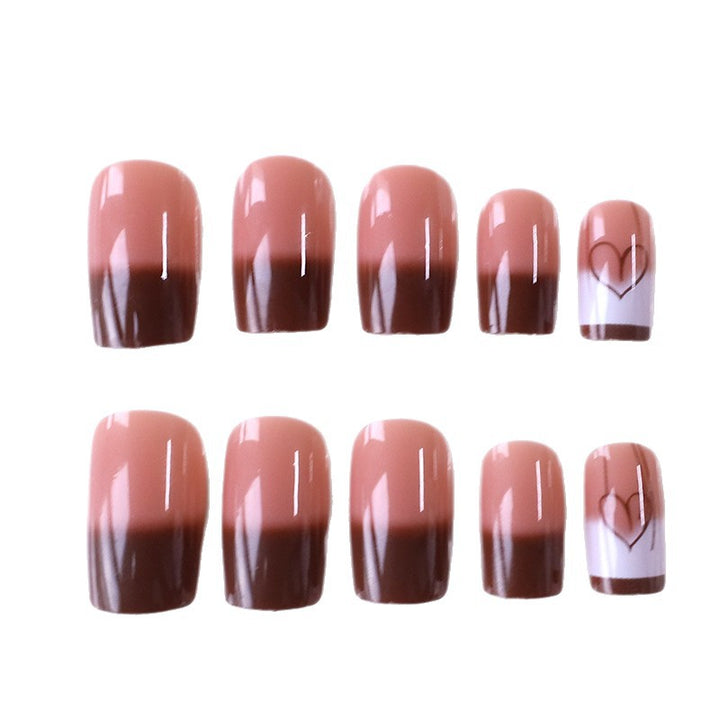 Künstlerisches Herz-verziertes Nageldesign Karnz