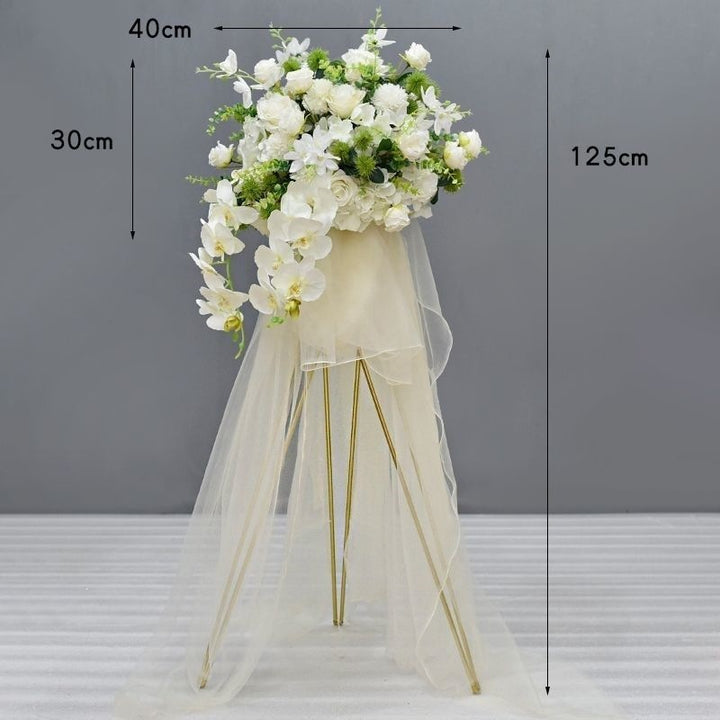 Elegante Blumen Design Ständer mit Tüll