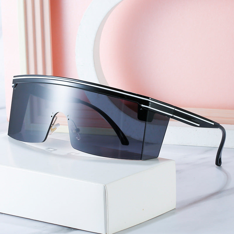 Damen Sportliche Sonnenbrille mit futuristischem Design und störungsfreiem Sichtfeld Karnz