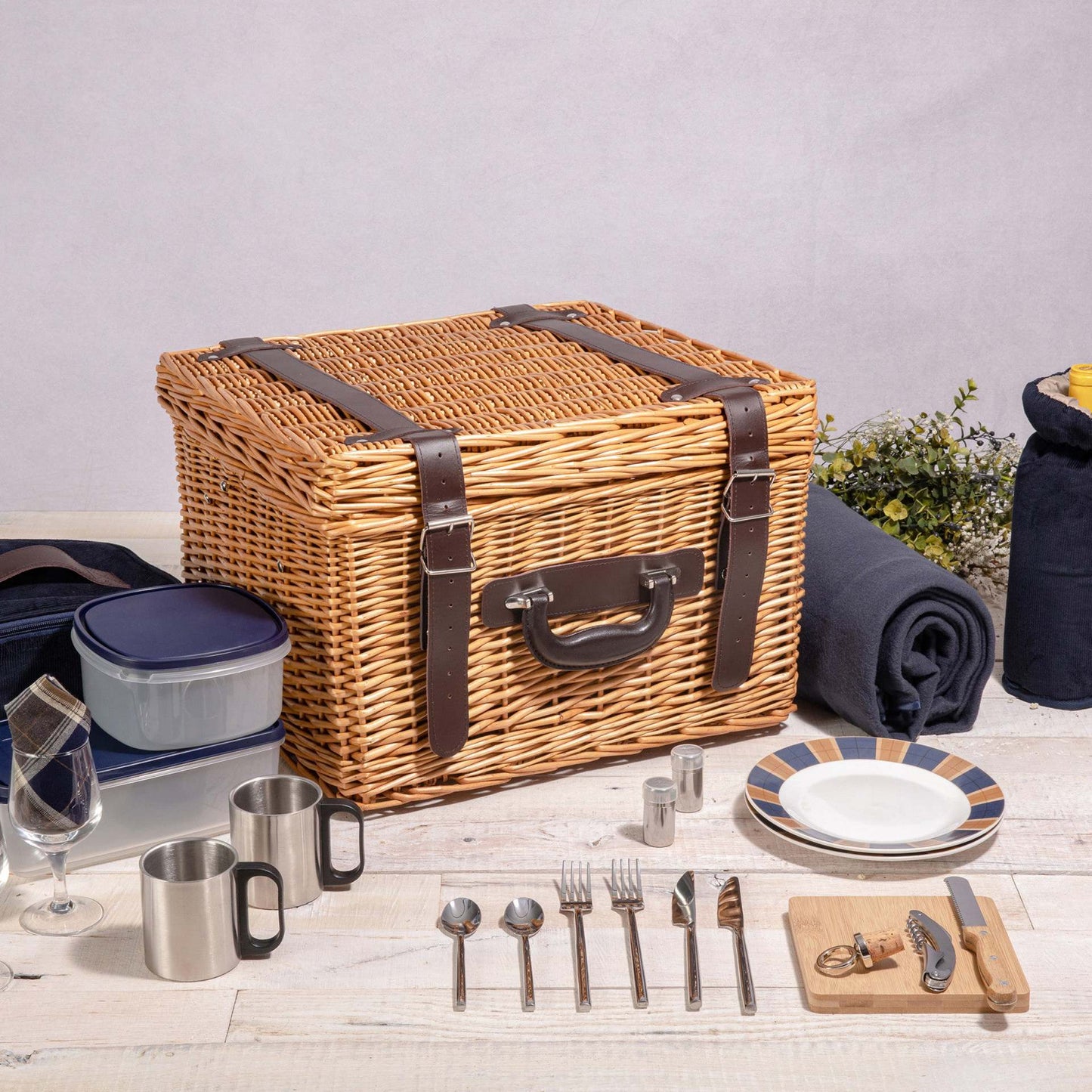 Damen Luxus Picknickkorb mit umfangreicher Ausstattung Karnz