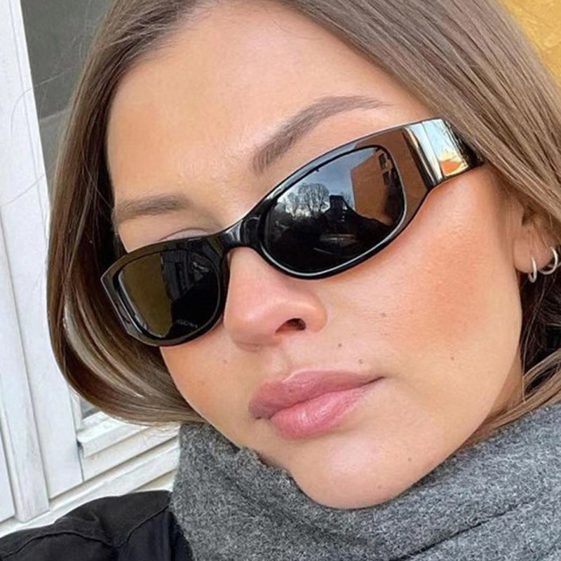 Damen sportliche Sonnenbrille mit breitem Rahmen und UV-Schutz Karnz