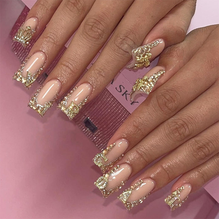 Kunstnagelset mit eleganten Strass-Details Karnz