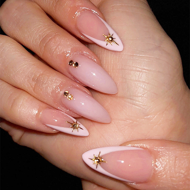 Stylisches Press-On-Nagelkunst-Set mit floralen und Edelsteinakzenten Karnz