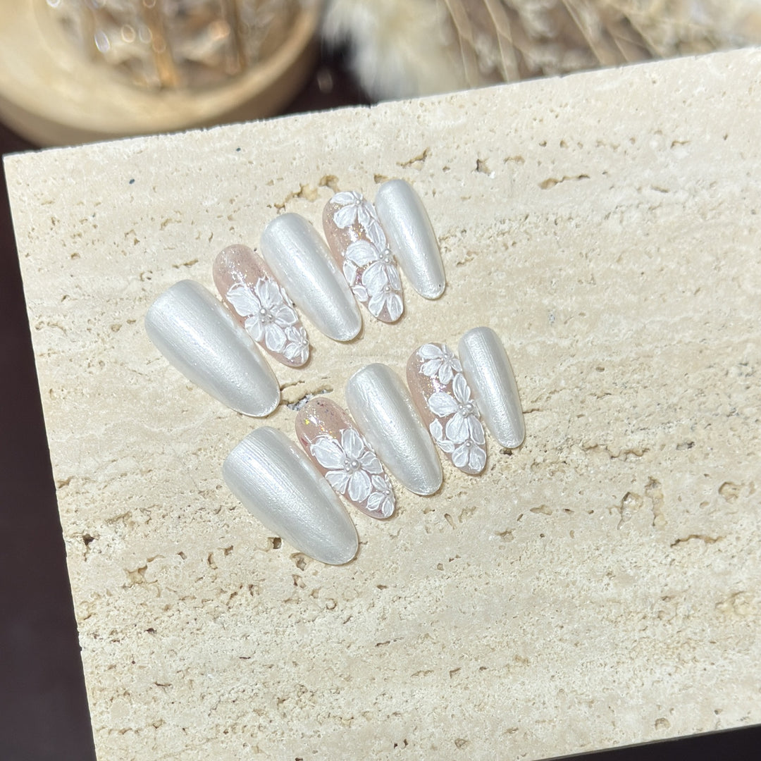 Elegantes Floral-Akzent-Press-On-Nagelset