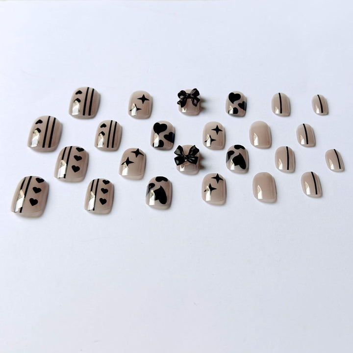 Künstlerisches Nageldesign-Kit mit Schleifenakzenten