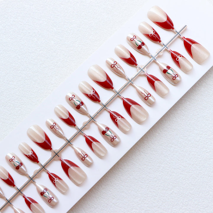 Künstlerisches Press-On-Nagelset mit Kirsch- und Schleifendessin Karnz