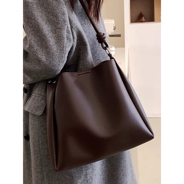 Schlanke Minimalistische Schultertasche Karnz