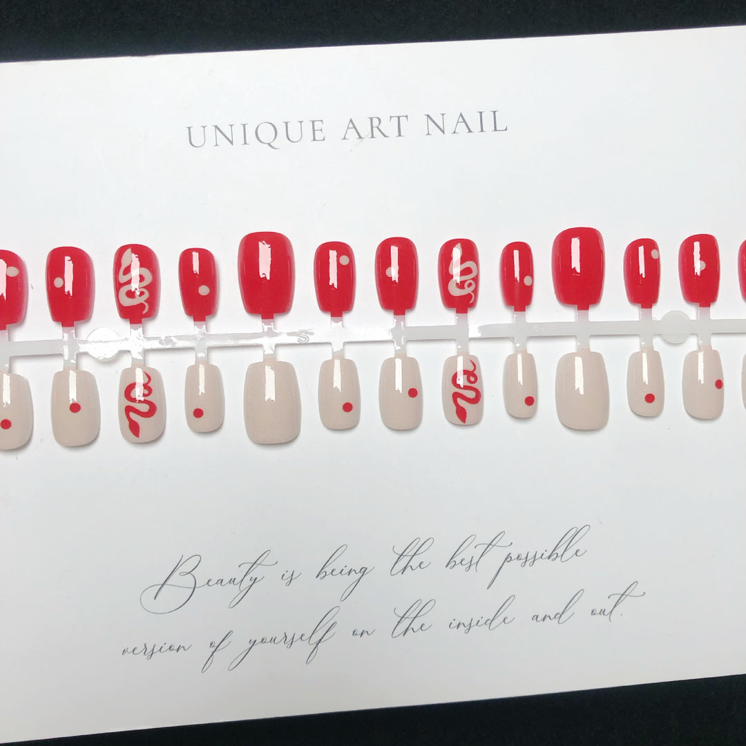Einzigartiges dekoratives Press-On-Nagelkunst-Set