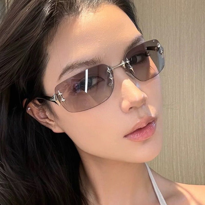 Damen Designer-Sonnenbrille mit aufwändigen Verzierungen Karnz