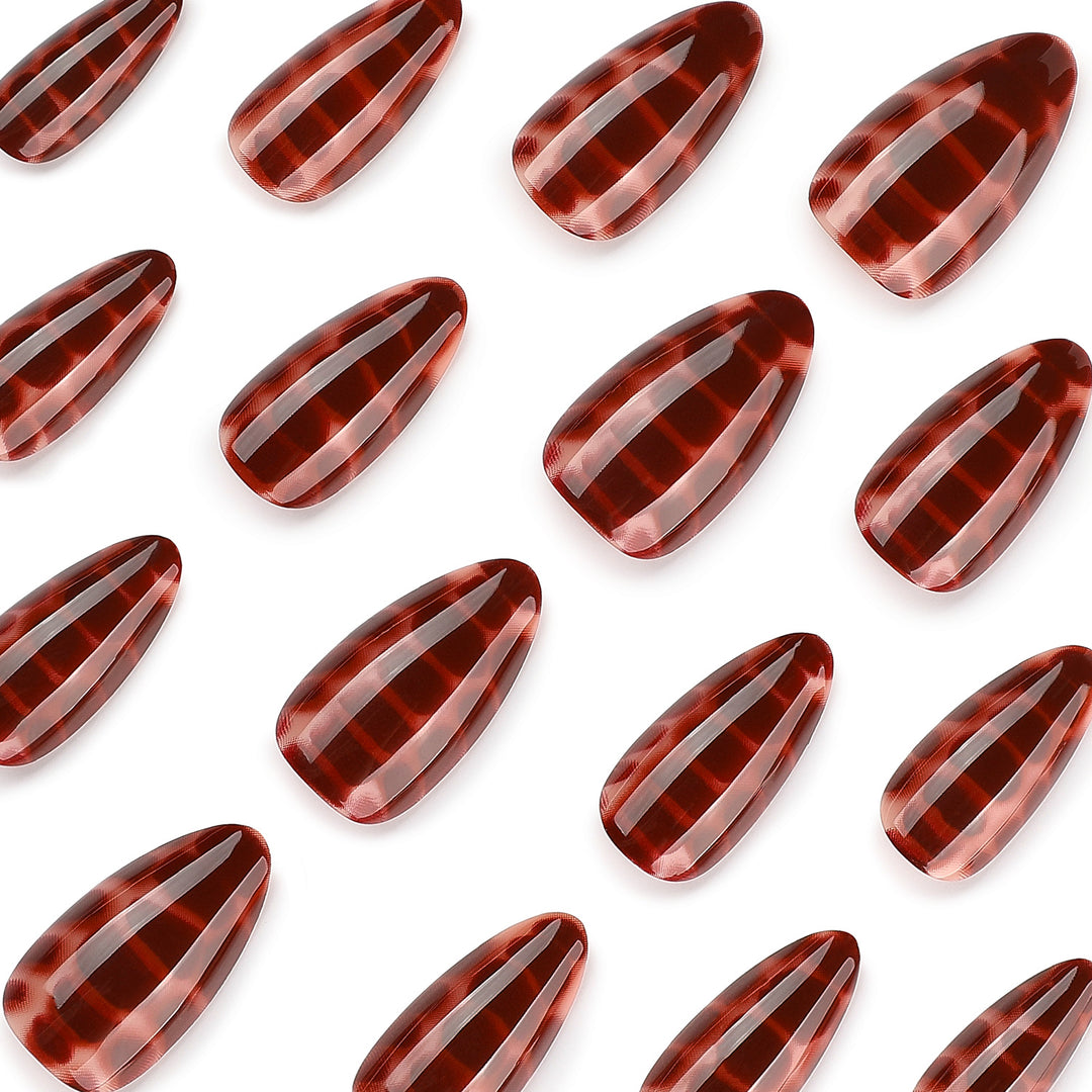 Kreatives Nageldesign Karnz