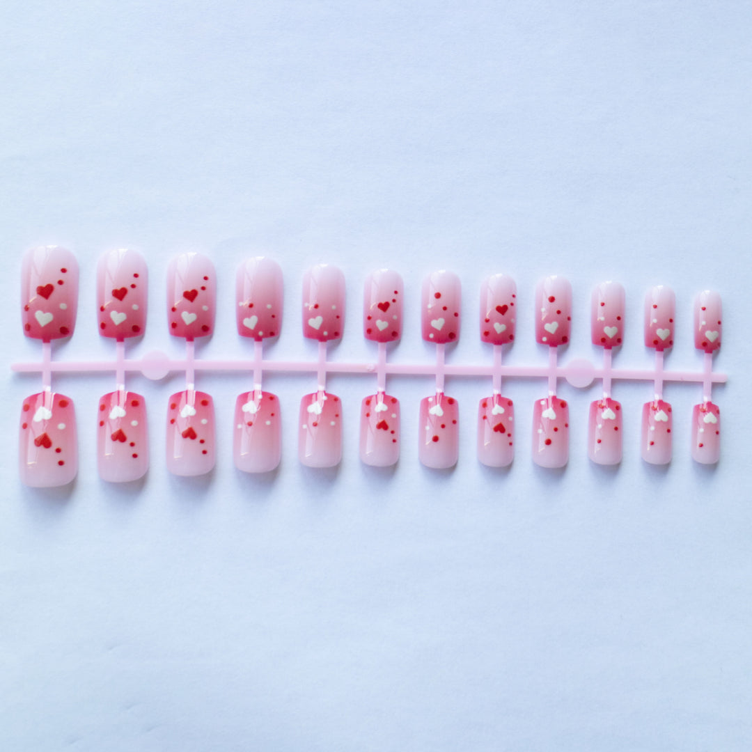 Herz-Themen-Acrylnageldesign