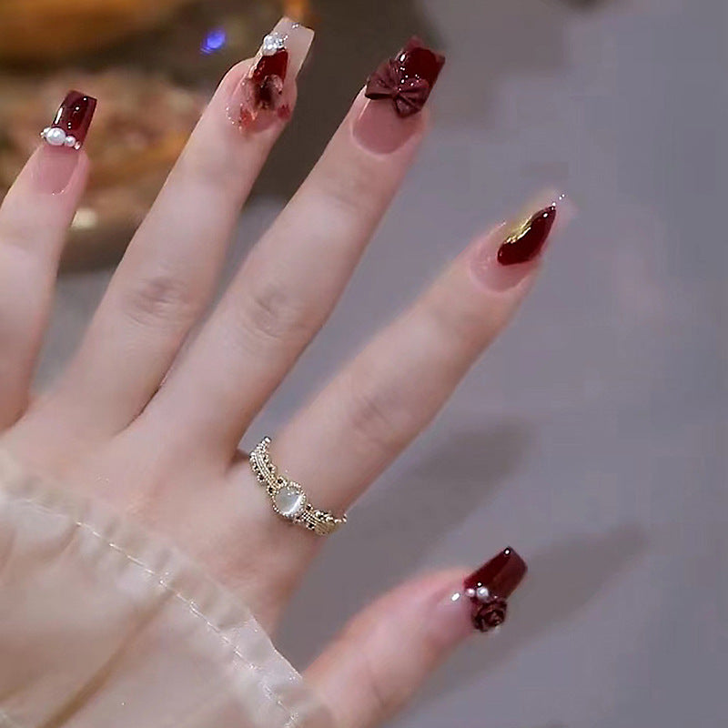 Dekorativer Press-On-Nägelset mit Schleifenakzenten