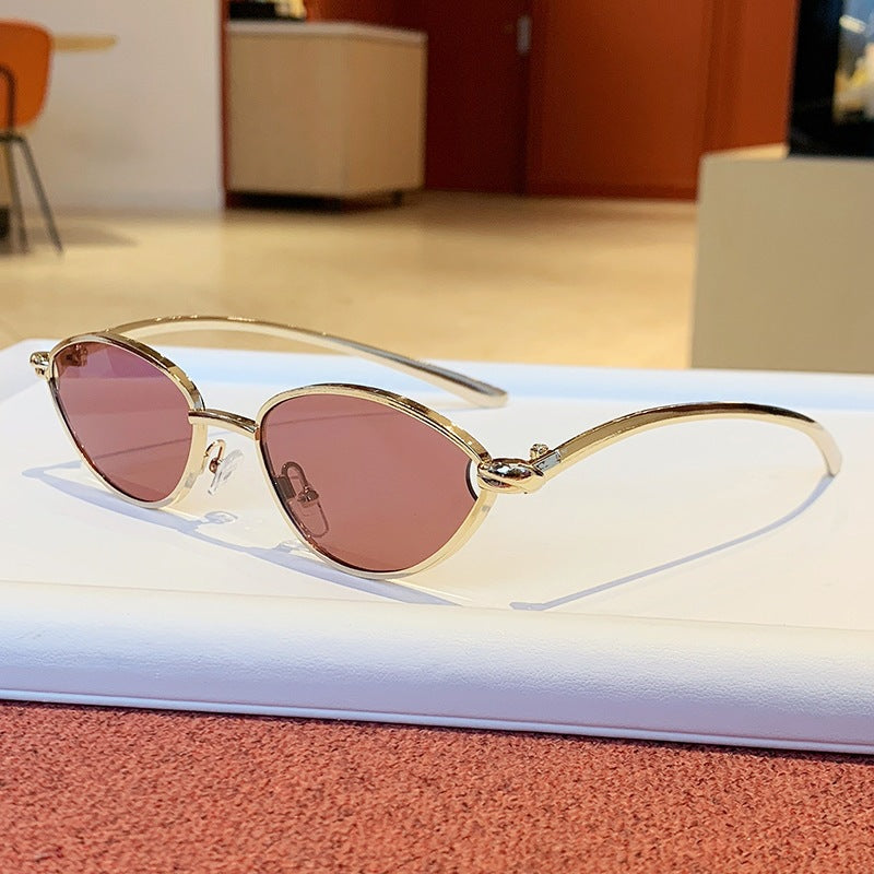 Damen Designer-Sonnenbrille mit elegantem Metallgestell und schützenden Gläsern Karnz