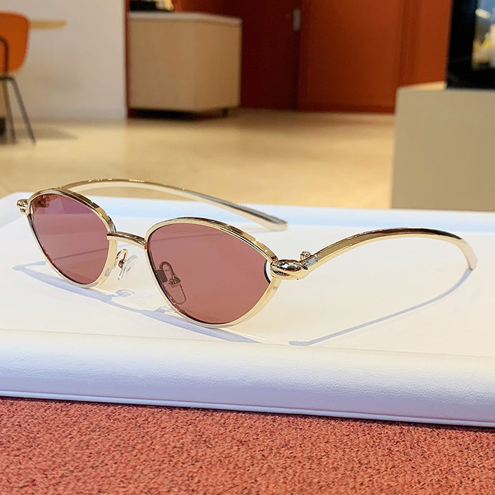 Damen Designer-Sonnenbrille mit elegantem Metallgestell und schützenden Gläsern Karnz