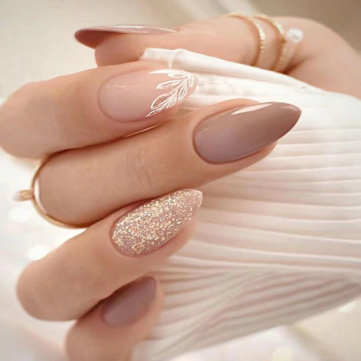 Elegantes Glitter- und Matt-Nägelset