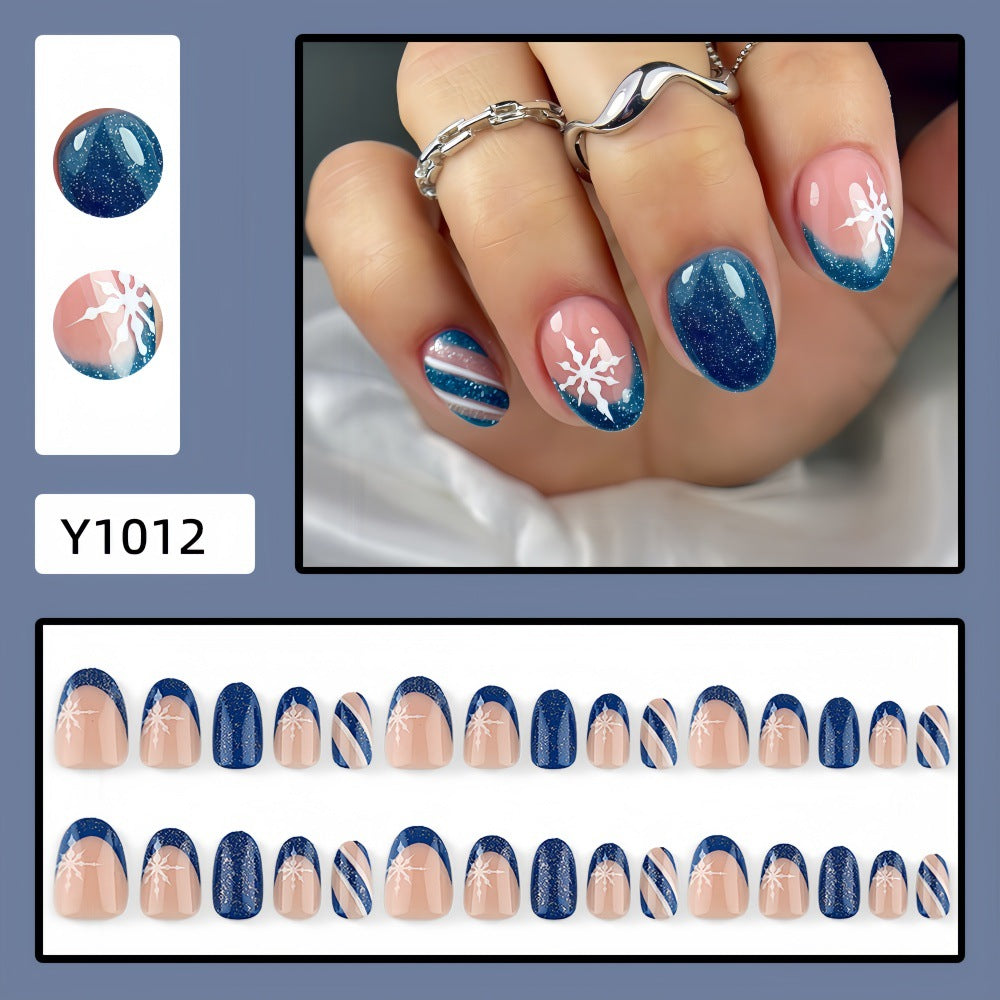 Kunstnägel mit Glitzerndem Blau und Floralem Design Karnz