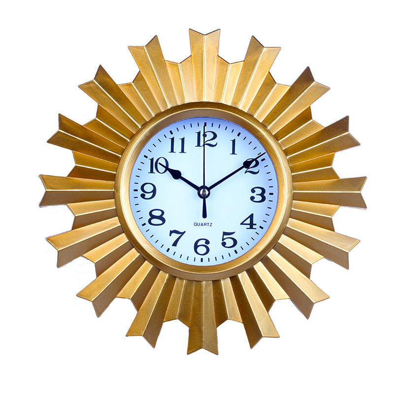 Elegante Wanduhr mit Kunstvollem Design Karnz