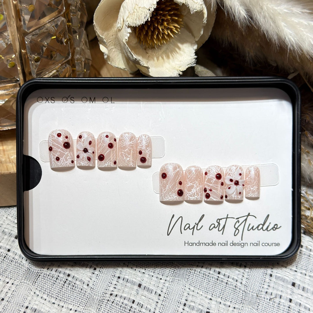 Künstlerisches Press-On Nagelkunst-Set mit einzigartigem Design Karnz