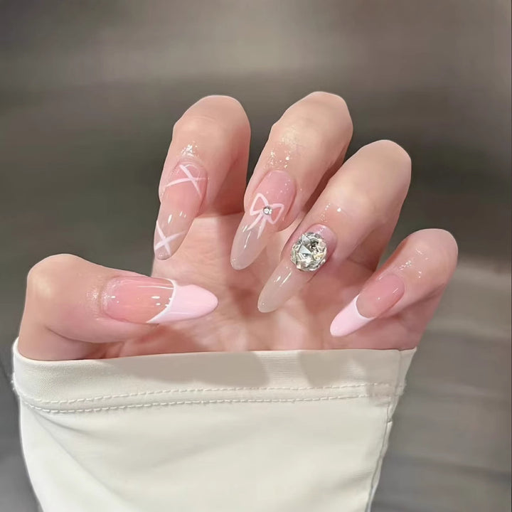 Künstlerisches Press-On-Nagelset mit Blumen- und Herzdesigns Karnz