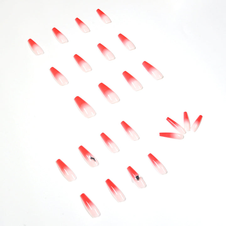 Kunstvolle Stiletto-Nägel mit elegantem Farbverlauf und Strassverzierung Karnz