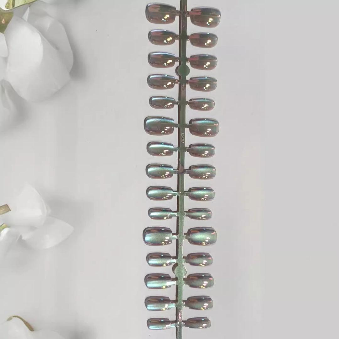 Iridescent Press-On Nail Art Set Karnz