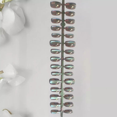 Iridescent Press-On Nail Art Set Karnz