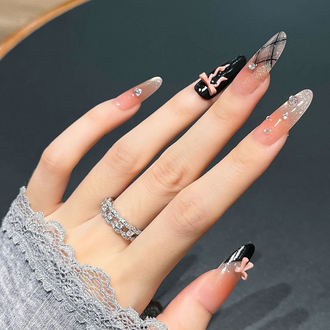 Dekorative Nagelkunst Karnz