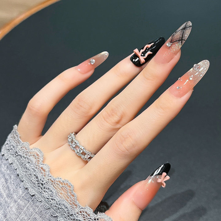 Dekorative Nagelkunst Karnz