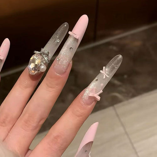 Glamouröse Lange Stiletto Nagelkunstverlängerungen mit Strassakzenten