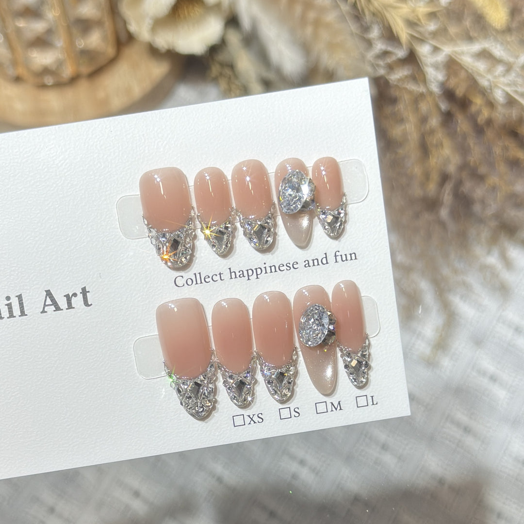 Elegante mit Strass akzentuierte Press-On-Nagelspitzen Karnz