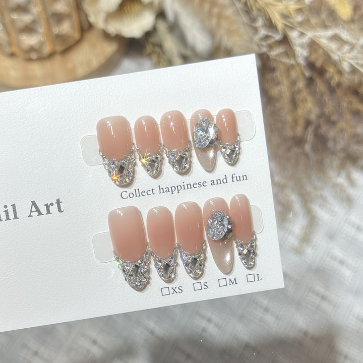 Elegante mit Strass akzentuierte Press-On-Nagelspitzen Karnz