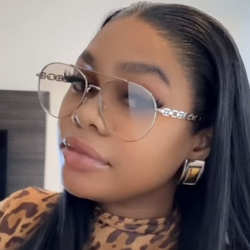 Damen auffällige Sonnenbrille mit luxuriösem Kettendetail und polarisierten Gläsern Karnz
