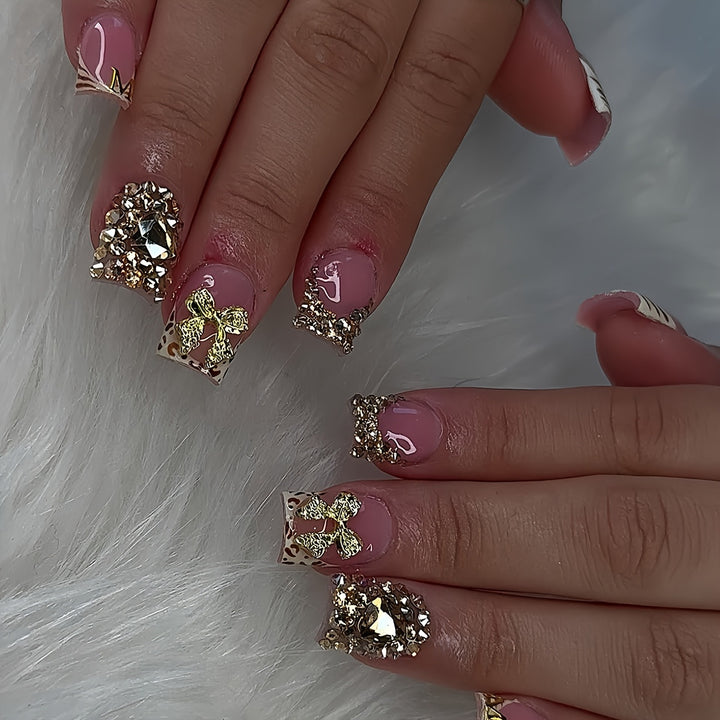 Glamouröse mit Strass verzierte Press-On Nägel Karnz