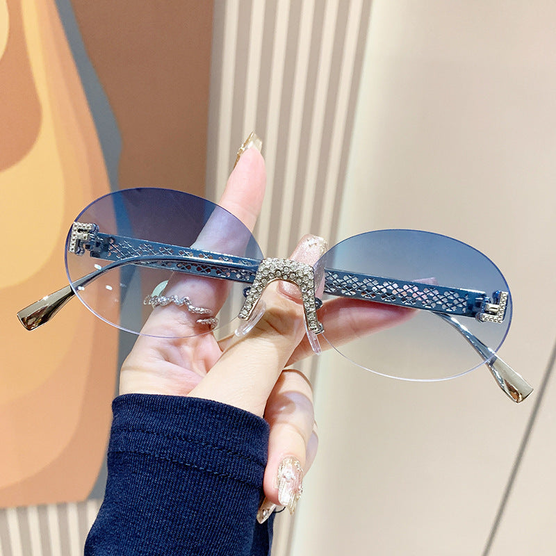 Damen Sonnenbrille mit glitzerndem Rahmen und ovalen Gläsern Karnz