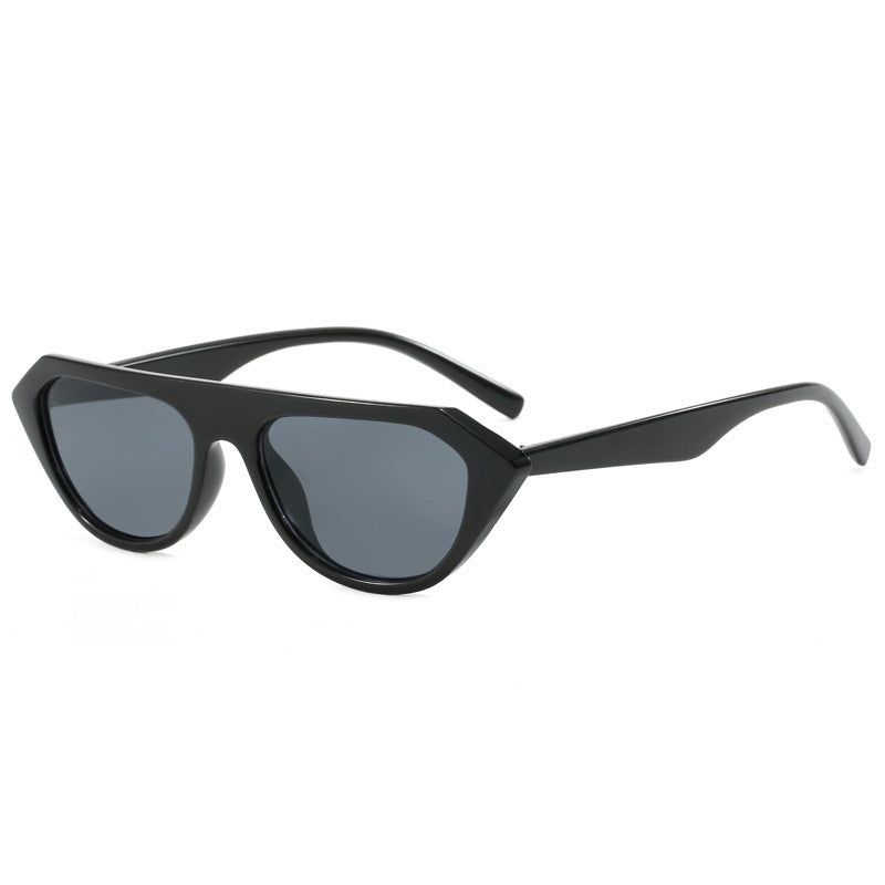 Damen modische Sonnenbrille im auffälligen Stilmix Karnz