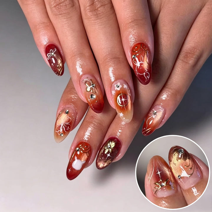 Dekoratives Nail Art Set mit goldenen Akzenten