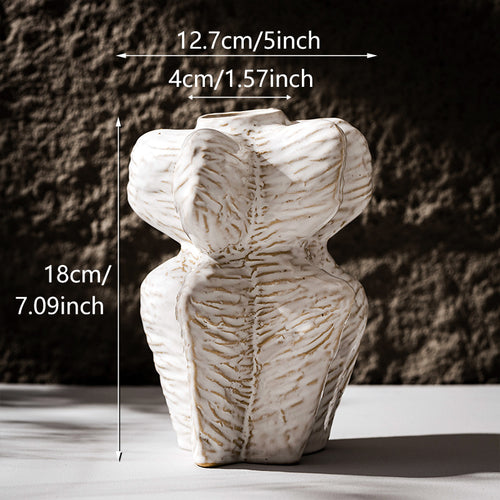 Keramische skulpturale Torso-Vase mit strukturierter Glasur und schmalem Hals