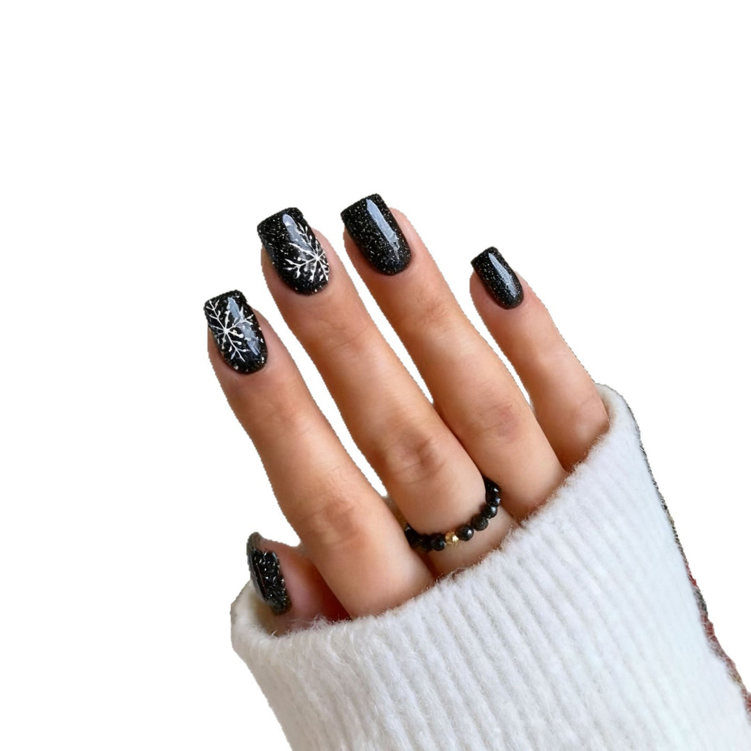 Festliche Winter-Nagelkunst Karnz