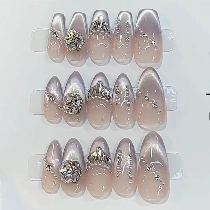 Premium Glänzende Press-On Nagelkunst mit Kristallakzenten Karnz