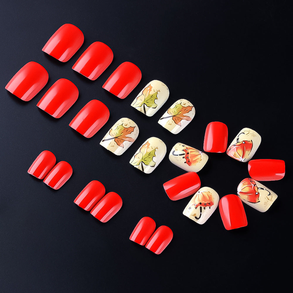 Künstlerische Nagelkunst Karnz
