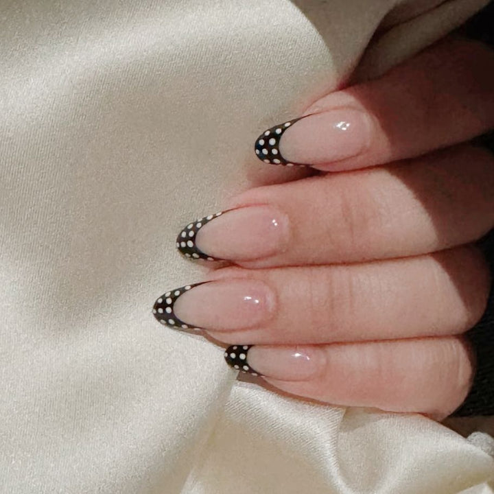 Dekorative Nagelkunst Karnz