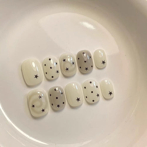 Press-On-Nagelset mit Stern- und Punkt-Designs